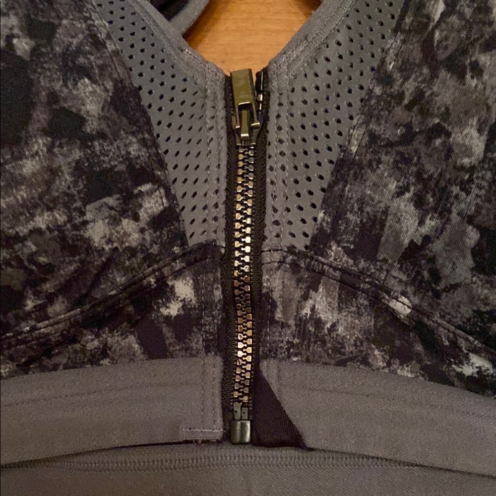 Maidenform Black and Gray Sports Bra - Picture 3 of 5